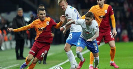 Galatasaray iki kez geriye düştüğü maçı 4-2 kazandı