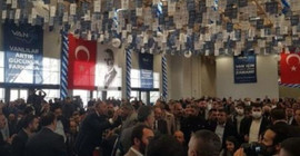 ‘Kürt sorunu yoktur’ diyen AKP’li tepki çekince kurulu terk etti