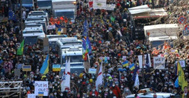 Köln karnavalında bu kez barış çağrıları yankılandı: Putin out!