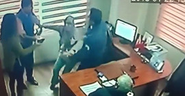 Ödeyemediği faturaları için yardım istedi; darp edildi, dışarı atıldı