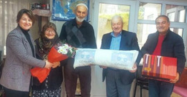 Evliliklerinde 60 yılı deviren çiftlere yastık hediye edildi
