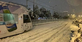 İstanbul'da yoğun kar yağışı etkili: Tramvay seferleri iptal ediliyor