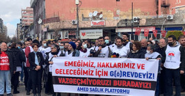 Sağlık çalışanları Dağkapı meydanından seslendi: Hiçbir yere gitmiyoruz