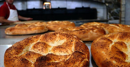 Ramazan pidesi hem zamlandı hem küçüldü