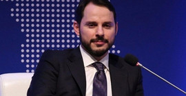 Berat Albayrak annesiyle oy kabinine girdi, tutanak tutuldu