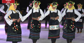 Dünya halk dansları Dikili'de