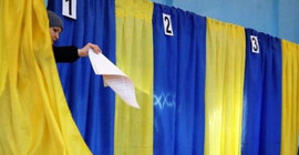 Ukrayna'da bazı siyasi partilerin faaliyetleri askıya alındı