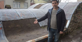 840 yıllık türbenin çatı levhalarını çaldılar