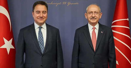 Babacan, 'altılı zirve' öncesi görüşmeleri kapsamında Kılıçdaroğlu’nu ziyaret etti