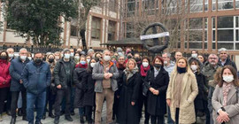 Cağaloğlu Anadolu Lisesi velilerinden siyah çelenkli eylem