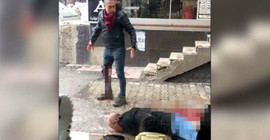 Hakkari'de amca-yeğen sokak ortasında birbirini bıçakladı