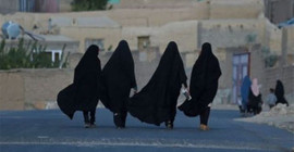 Afganistan'da kadınlar erkek refakatçi olmadan uçağa binemeyecek
