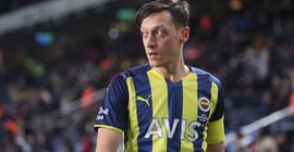 Menajeri kadro dışı bırakılan Mesut Özil'in sözleşmesindeki detayı açıkladı
