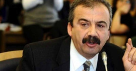 Sırrı Süreyya Önder: 'Birbirimizi az hırpalayıp, çok omuz vermenin yollarına bakalım'