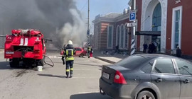 Ukrayna'da sivillerin tahliye edildiği tren istasyonuna füzeyle saldırı: Beşi çocuk 50 ölü