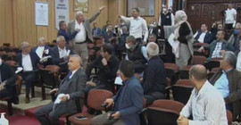 Belediye meclisinde HDP ve MHP'li üyeler arasında tartışma: Silaha gerek yok ben silahım