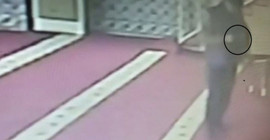 Önce namaz kıldı sonra camiyi soydu