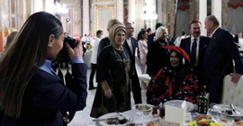 Hülya Avşar, Emine Erdoğan’ın fotoğrafını çekti