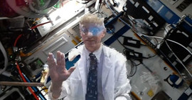 Tarihte ilk kez bir insan, hologram olarak uzaya ışınlandı