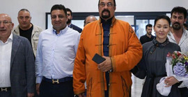111 kilo kokainle yakalanan Akat, Steven Seagal'ı dolandırdı