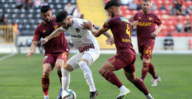 Sıra dışı fair play jestlerinin yapıldığı maçta Göztepe küme düştü: Gaziantep-Göztepe: 1-1