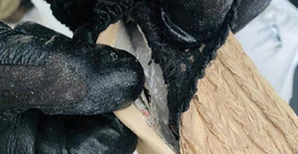 Terliklerin içine gizlediği 1,5 kilo uyuşturucu ile yakalandı
