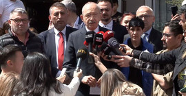 Kılıçdaroğlu, elektriği kesilen bir aileyi daha ziyaret etti: Hiçbirimiz aydınlıkta değiliz
