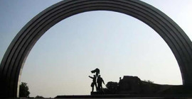 Kiev'de 40 yıllık Sovyet dostluk anıtı kaldırılıyor