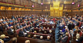 İngiltere'nin eleştirilen mülteci yasası Lordlar Kamarası'nda kabul edildi: 'Utanç verici'