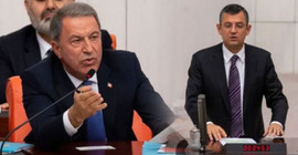 Akar, CHP'li Özel'e açtığı davayı kaybetti: Mahkeme 'eleştirilere katlanma yükümlülüğün var' dedi;