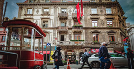 Her apartman ayrı bir roman!
