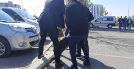 Adalet Nöbeti tutan Ferit Şenyaşar'a şiddet polis kamerasında