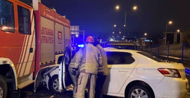 Kazaya müdahale eden itfaiye aracına otomobil çarptı: 4 yaralı