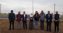 Tutuklu yakınları bayramı cezaevi önünde karşıladı