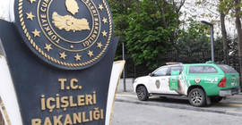 Özdağ’ın 'bekle geliyorum' diye seslendiği İçişleri Bakanlığı önüne ‘Hayvan Durum İzleme’ aracı çekildi