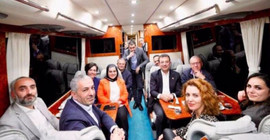 Murat Ongun’dan eleştirilere neden olan İBB otobüsündeki fotoğraf hakkında açıklama