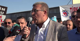 Bursa'da sendikaya üye olan işçinin işten atılması üzerine Türk Metal fabrika önünde eylem yaptı