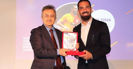 Arda Turan ‘2022 yılının örnek alınan futbolcusu’ seçildi, sosyal medya tepki verdi