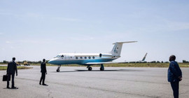 İnsani yardım taşıyan 11 mürettebatlı jet ormanlık alana düştü