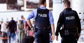 Almanya güvenlik birimlerinde aşırı sağ alarmı