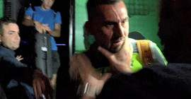 Küme düşen Bursaspor’un taraftarlarından takım kaptanı Burak Altıparmak'a saldırı