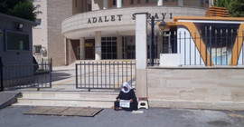 ‘Anlayan için, adliyenin kapısında adaleti beklemek en büyük eylemdir’