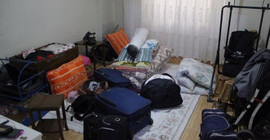 Polis aradığı kişiyi bulamayınca ev sahibini gözaltına aldı, kitaplarına da el koydu