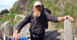 Plaj kirliliğini önlemek için 1126 kilometre uzunluğundaki sahilde çöp topluyor