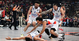 Anadolu Efes son saniye üçlüğüyle Euroleague finalinde