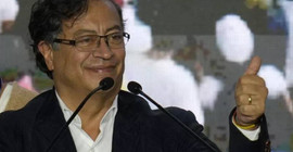 Kolombiya'da solcu Petro ilk turda öne geçti