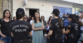Adana’da Kobanê eylemine müdahale: Kadınlar abluka altında açıklama yaptı
