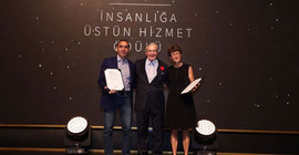 Prof. Dr. Özlem Türeci ve Prof. Dr. Uğur Şahin'e 'İnsanlığa Üstün Hizmet' ödülü