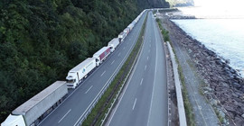 Artvin'de heyelan korkusuyla TIR'ların bekleyişi sürüyor