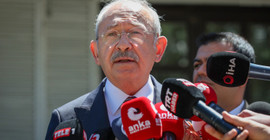 Emekli Tümamiral Deniz Kutluk'u ziyaret eden Kılıçdaroğlu: Zalimin değil, mağdurun yanındayız